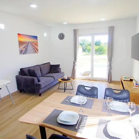 Mit Privatpool Fuer 2 Personen 2 Ca 50 M In Sisan, Istrien Medulin Und Umgebung Holiday home Sisan