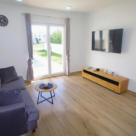 Mit Privatpool Fuer 2 Personen 2 Ca 50 M In Sisan, Istrien Medulin Und Umgebung Holiday home