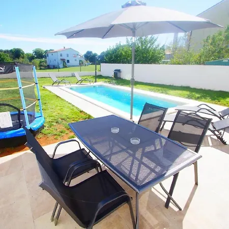 Mit Privatpool Fuer 2 Personen 2 Ca 50 M In Sisan, Istrien Medulin Und Umgebung Holiday home