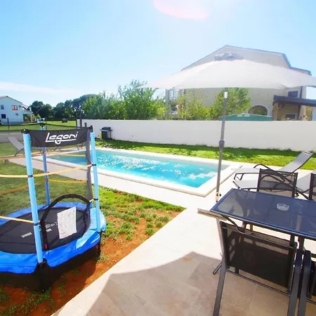 Holiday home Mit Privatpool Fuer 2 Personen 2 Ca 50 M In Sisan, Istrien Medulin Und Umgebung
