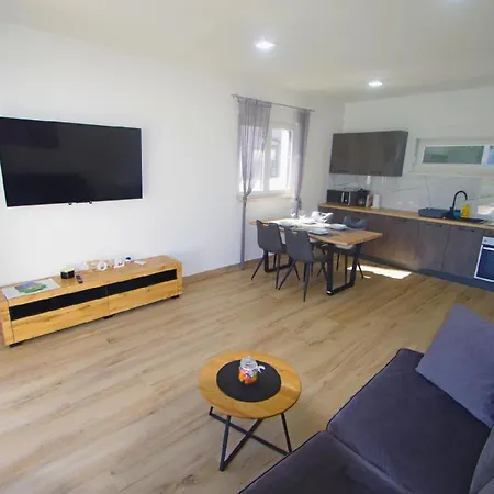 Hébergement de vacances Mit Privatpool Fuer 2 Personen 2 Ca 50 M In Sisan, Istrien Medulin Und Umgebung