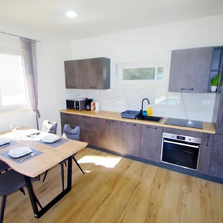 Mit Privatpool Fuer 2 Personen 2 Ca 50 M In Sisan, Istrien Medulin Und Umgebung Šišan